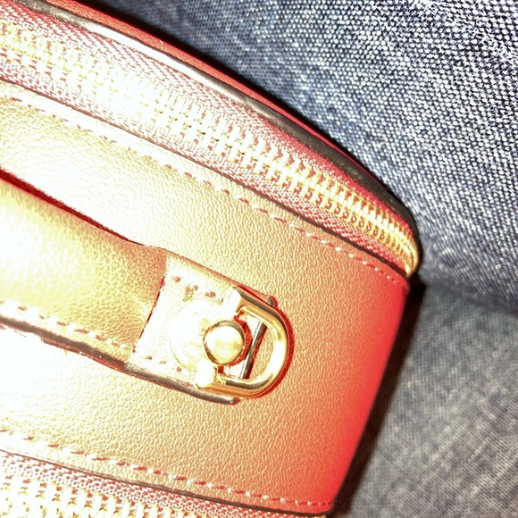 NWOT Round Deep Red and Cheetah Print Mini Bag - Picture 8 of 10